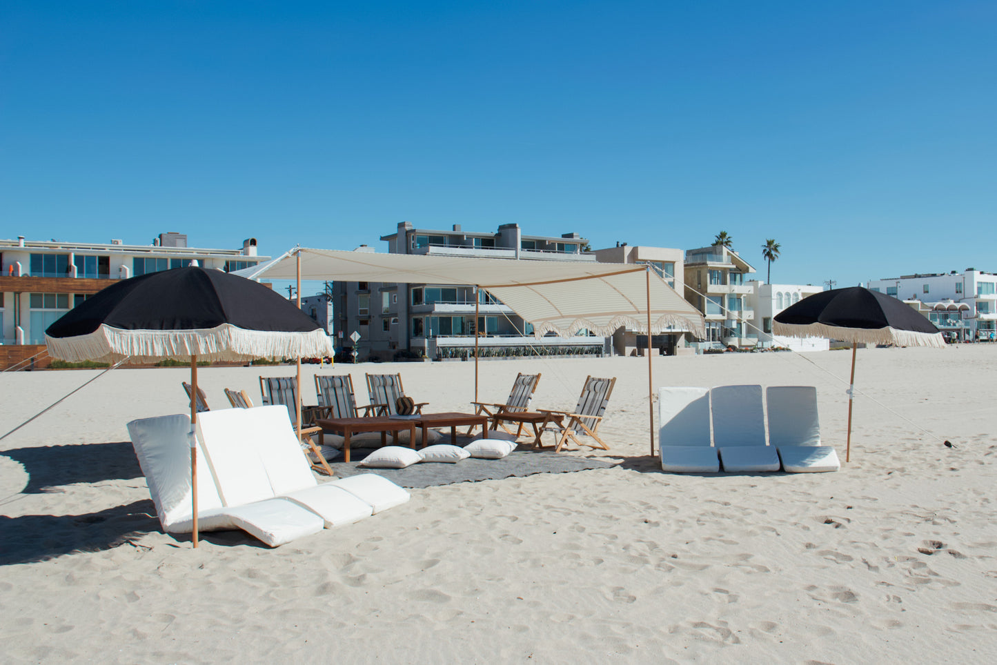 Luxe Beach Lounge Cabana Rental for Luxurious Beach Experiences