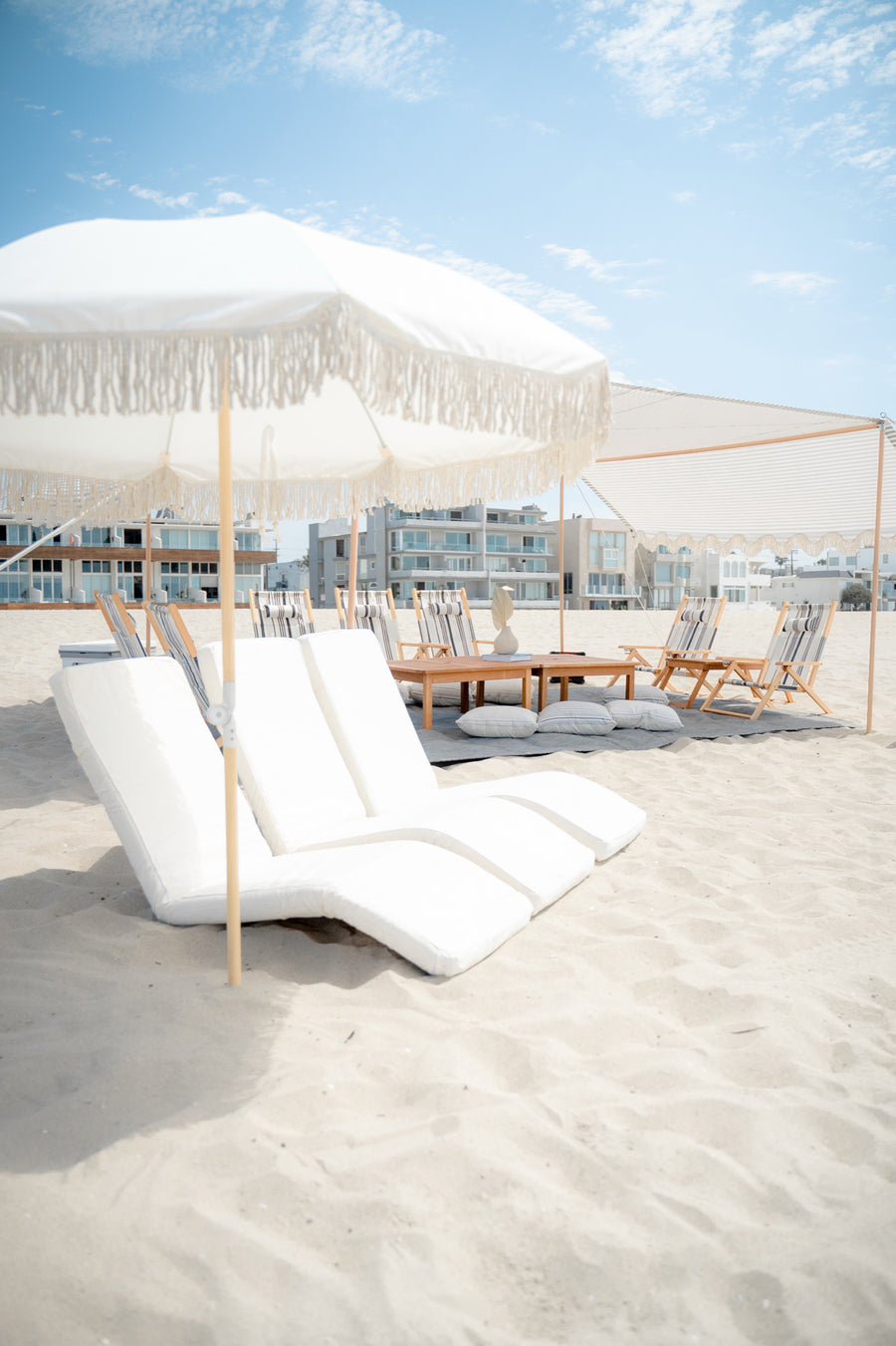 Choosing a luxury beach cabana setup
